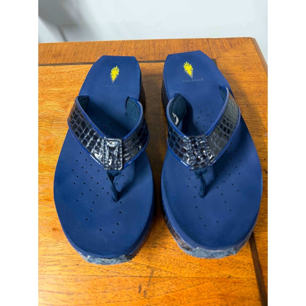 Volatile Women's 10 Navy Blue Flip Flops Platform Croc Embossed Thong Sandals